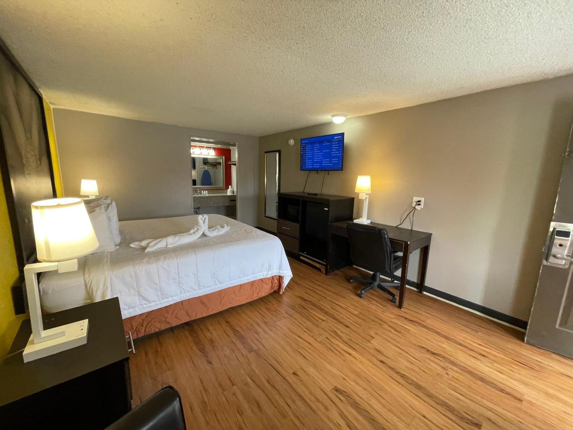 Super 8 By Wyndham Monroe Hotel Exterior foto